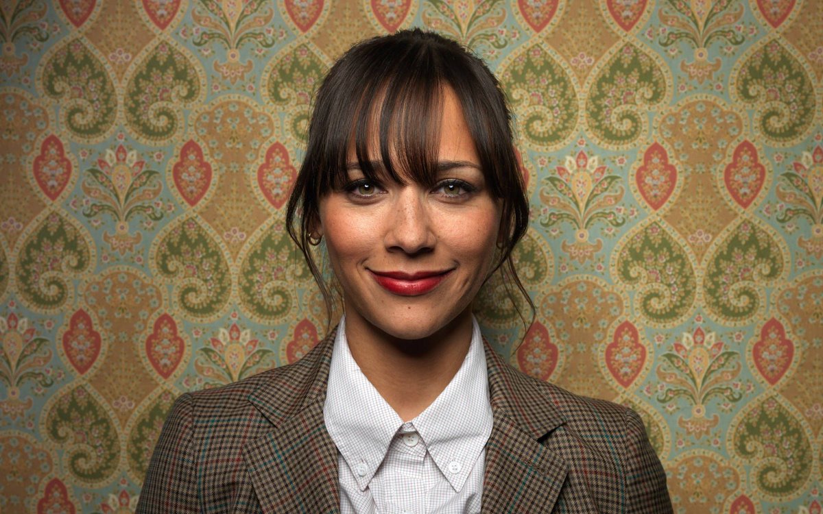 saxyderms's tweet photo. Rashida Jones thinks you should come see the Saxyderms tonight. She should know good music. Her dad is Quincy Jones. 

#Boston Public Garden. 645pm. 

#saxophone #saxinthepark #annperkins https://t.co/9eWRSImd0X