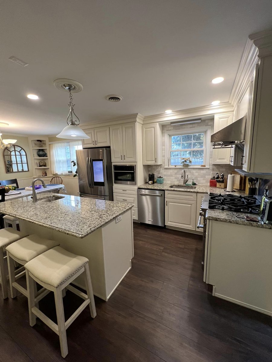 MichaelSch96396's tweet image. 🏡 Small Kitchen? No Problem!
Think your small kitchen can&apos;t be stylish and functional? Think again! At MAS Home Improvement, we specialize in making the most out of every square inch. Ready to turn your tiny space into a culinary paradise? 🌟 #SmallKitchenSolutions #SpaceSaving
