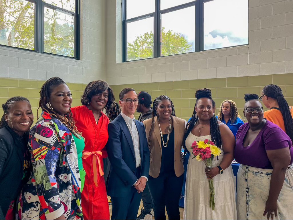 I was honored to attend the @YWCASTL Maternal Health Forum & Community Baby Shower & discuss the work we're doing to close maternal health disparities. We'll keep fighting for the Momnibus package which would improve Black maternal health outcomes by expanding access to care.