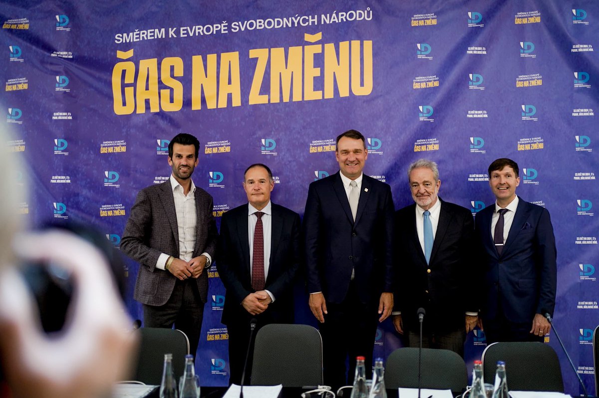 FabriceLeggeri's tweet image. Avant le meeting public à #Prague de @IDParty_  dont le @RNational_off est membre, ravi de contribuer à la conférence sur l’immigration. Before the public rally of @IDParty_ in #Prague I am delighted to contribute to our conference on migration #windsofchange #vivementle9juin