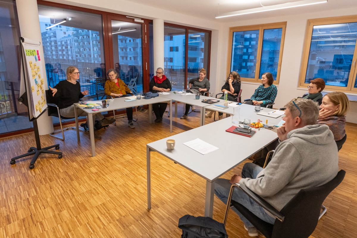 🧑‍💻 Coworking-Plätze frei: Unser „ArbeitsZimmer“ kann noch einige Menschen, Teams und Unternehmen aufnehmen. Mitbestimmung ist im Betriebskonzept fix eingeplant: Wir sind eine Genossenschaft, du kannst so auch Mitglieder &amp; Unternehmensanteile zeichnen – musst aber nicht.