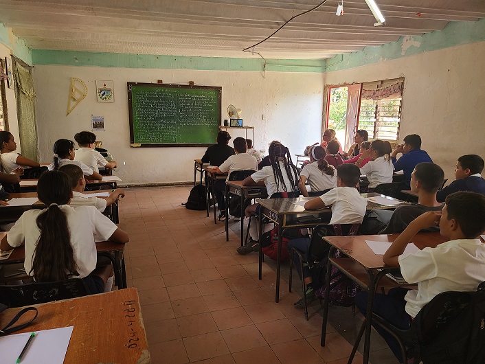 En  el día de ayer se realizó en la Secundaria Básica José de la Luz y  Caballero una capacitación con los estudiantes de séptimo grado , con el  objetivo de explicar las causas y consecuencias que trae para el  organismo la administración de drogas. #CubaMined #PinardelRio