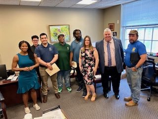 Local 25 @Teamsters were back at the State House this week to fight ‘gig worker’ misclassification, meeting w/@LydiaMEdwards who authored S.627 to protect union members from having their compensation and benefits undercut by bad employers #mapoli