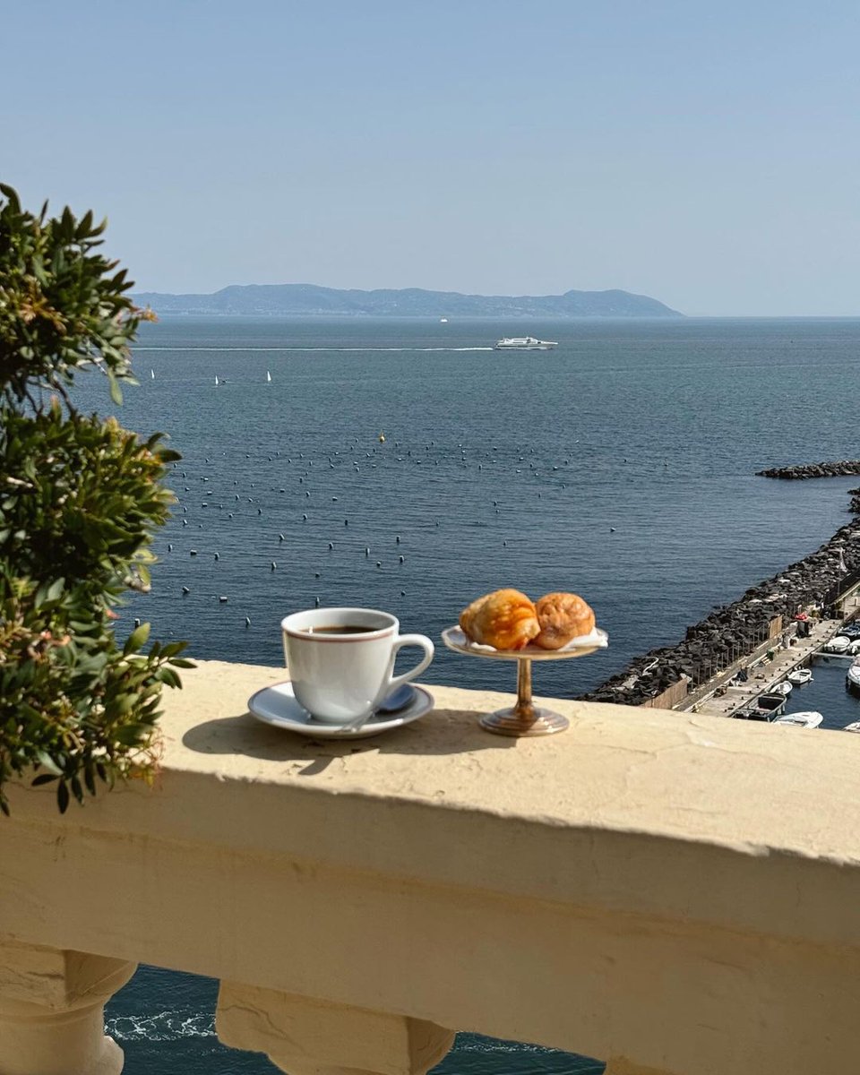 ParmaPini's tweet photo. Breakfast with a view
Credit: @winoichleb
#italianbreakfast #breakfastwithaview #35mm #kodak #onfilm #naples #matera #puglia #italiancities #exploreitaly https://t.co/7Hv9JCembT