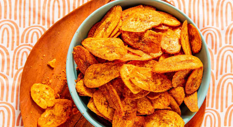 PulseGhana's tweet image. How to make fried spicy plantain chips bit.ly/3WSul7V