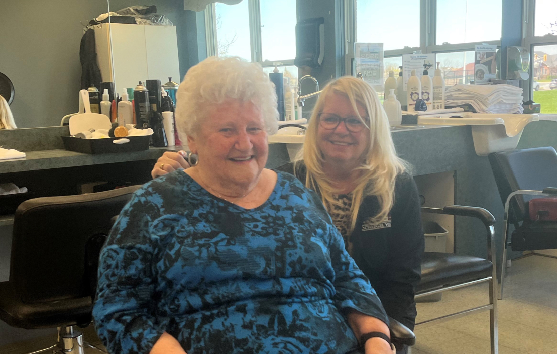 🌟 'If you’re ever having a bad day, speak with Donna for a few minutes and it will all turn around.' Discover Donna’s uplifting story at The Village of Sandalwood Park. 🔗 Read More: schlegelvillages.com/news/dose-donn… #ElderWisdom #KindnessMatters #CommunityLove