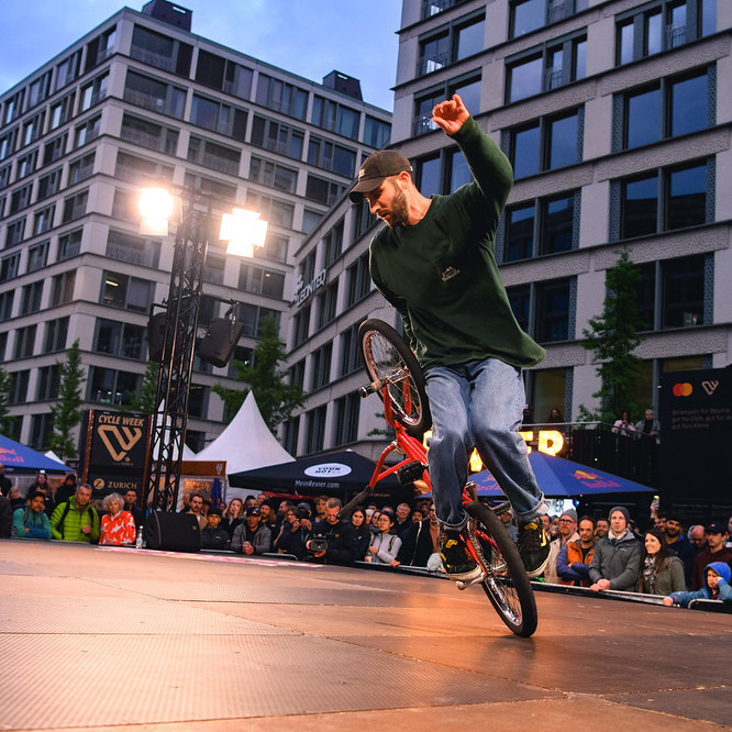 Velofreundinnen und -freunde aufgepasst! Heute startet die @cycle_week in Zürich. Das Velofestival ist der perfekte Event, um Dich auf einen sportlichen und aktiven Sommer voller Bike-Feste einzustimmen!