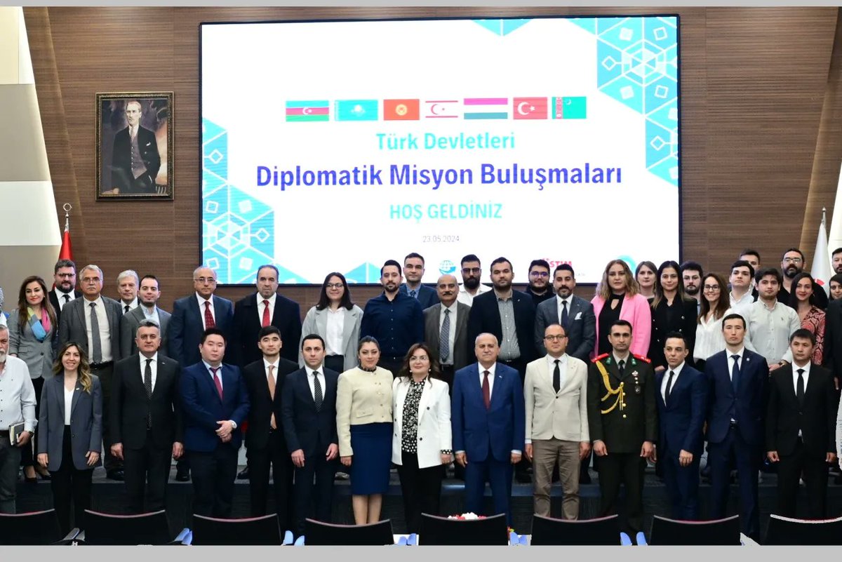 Başkanımız Prof.Dr.@aygunattar1 @ostimosb Başkanlığı, Türk Devletleri Teşlikatı @Turkic_States ortaklığında düzenlenen 'Diplomatik Misyon 1: Türk Devletleri B2B ' etkinliğinde konuşmalarını gerçekleştirmiştir.