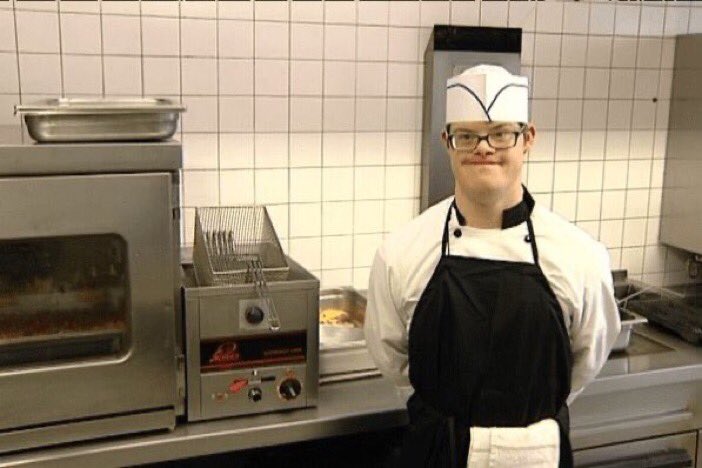 Pountgoat's tweet photo. -Chef tu cuisines quoi 
- « Alors on va partir sur un petit trisotto » https://t.co/zr6u9tzGrs