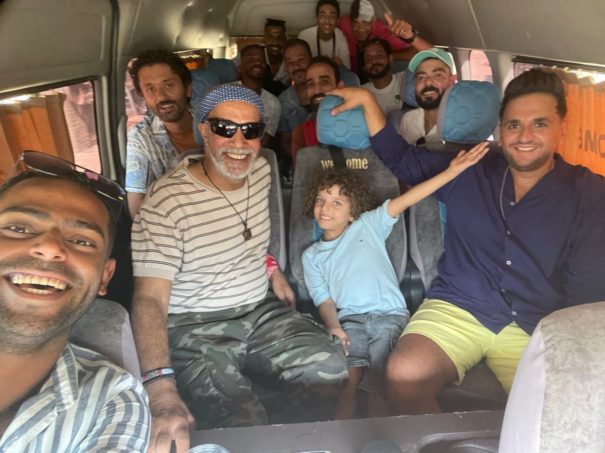 MostafaKhater's tweet photo. الحمدلله رب العالمين 🤲🏻 
امبارح كان عرض اخر حلقتين من #البيت_بيتي 👋شكرا من كل قلبي لكل زمايلي اللي شاركوا في العمل ده من اصغر واحد لاكبر واحد في الكرو 🔥مبسوط جدا بردود الافعال واتمني اكون كنت ضيف خفيف عليكم في بيوتكم 😍 ونلتقي باذن الله في اعمال تبقي بنفس القوه او اقوي بكتير 🎬 https://t.co/xviDpssDK3