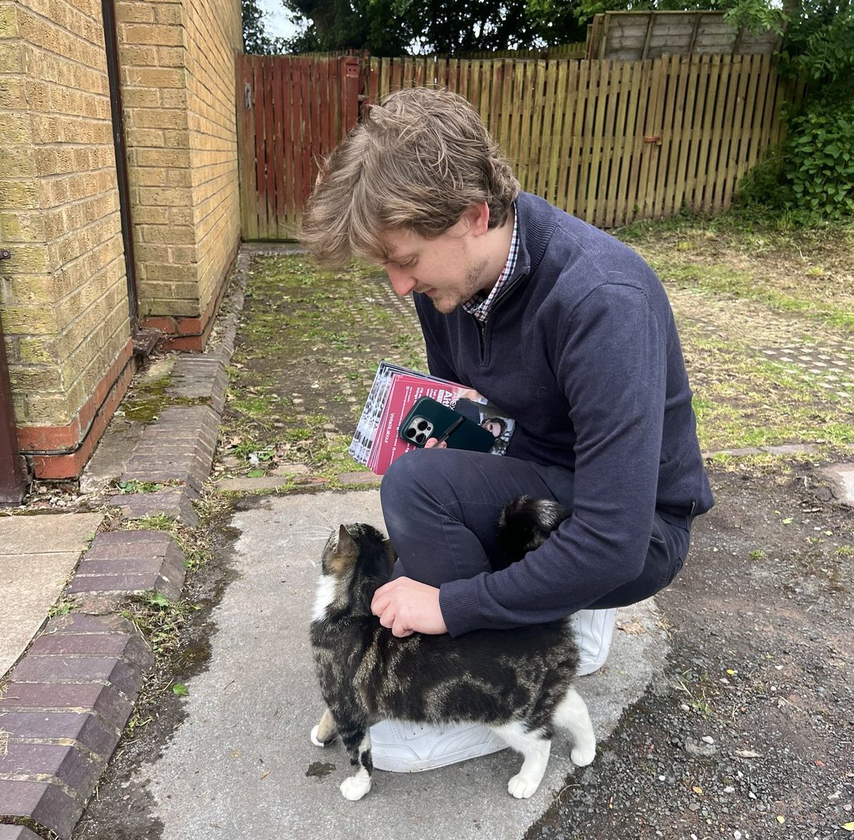 NorthfieldCLP's tweet photo. 🐈🌹 These little furry friends are voting Labour on July 4th to give Northfield a fresh start! 

⏰We have just 6 weeks to change our country and get @alex4northfield elected. 

Be part of the change and sign up to help turn Northfield RED here: https://t.co/ud0eayte6N https://t.co/a6HKen1qW2