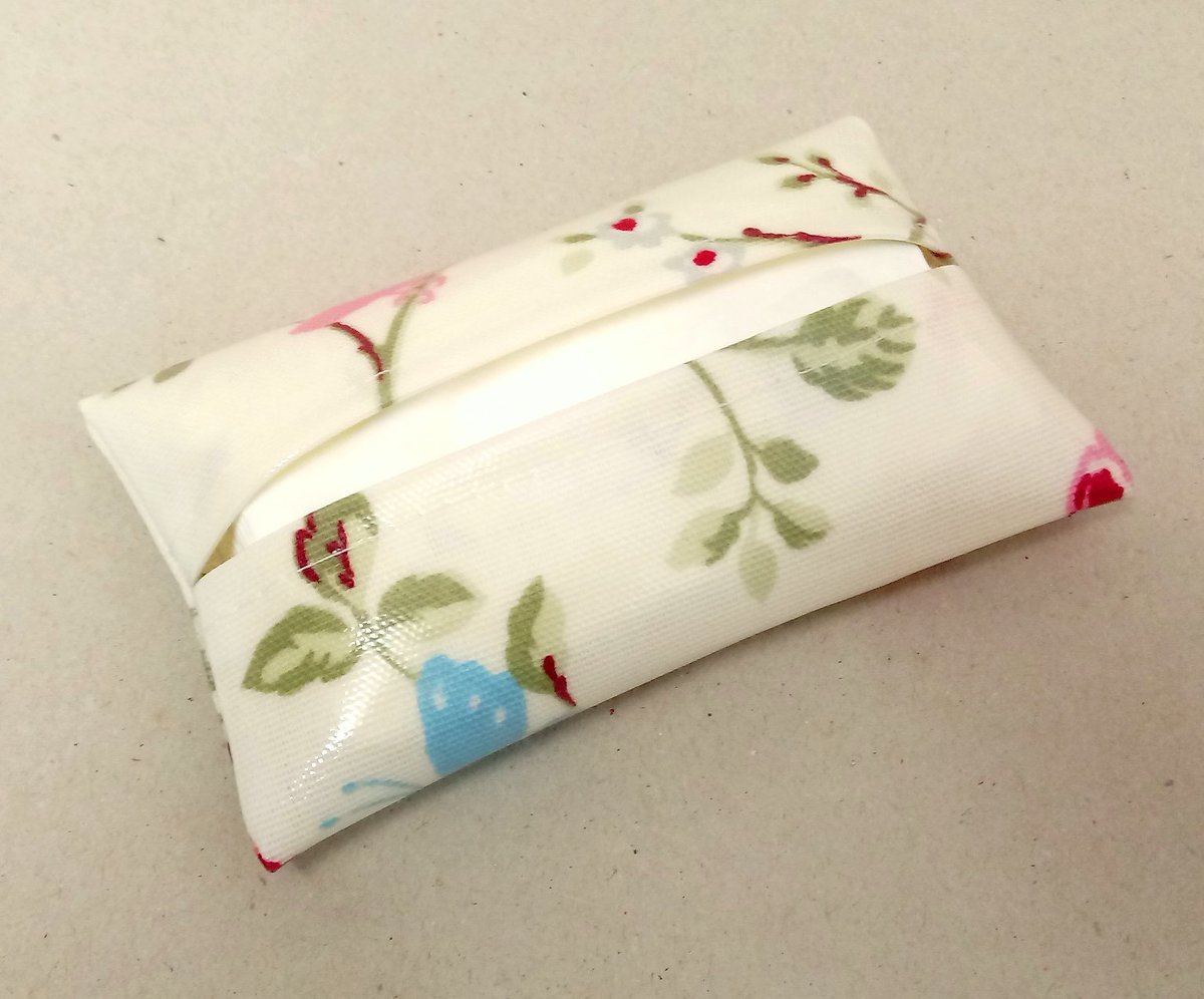kernowclaire1's tweet photo. pocket tissue holder in cream with flowers, a bird and butterfly. Tissues are included and can be wiped clean. Perfect for a pocket or handbag. #tissueholder #tissuepouch #giftforher #pockettissues #handbagtissues #handmade #newonfolksy https://t.co/Hhq5nVA0bm https://t.co/57OUF0fvhm
