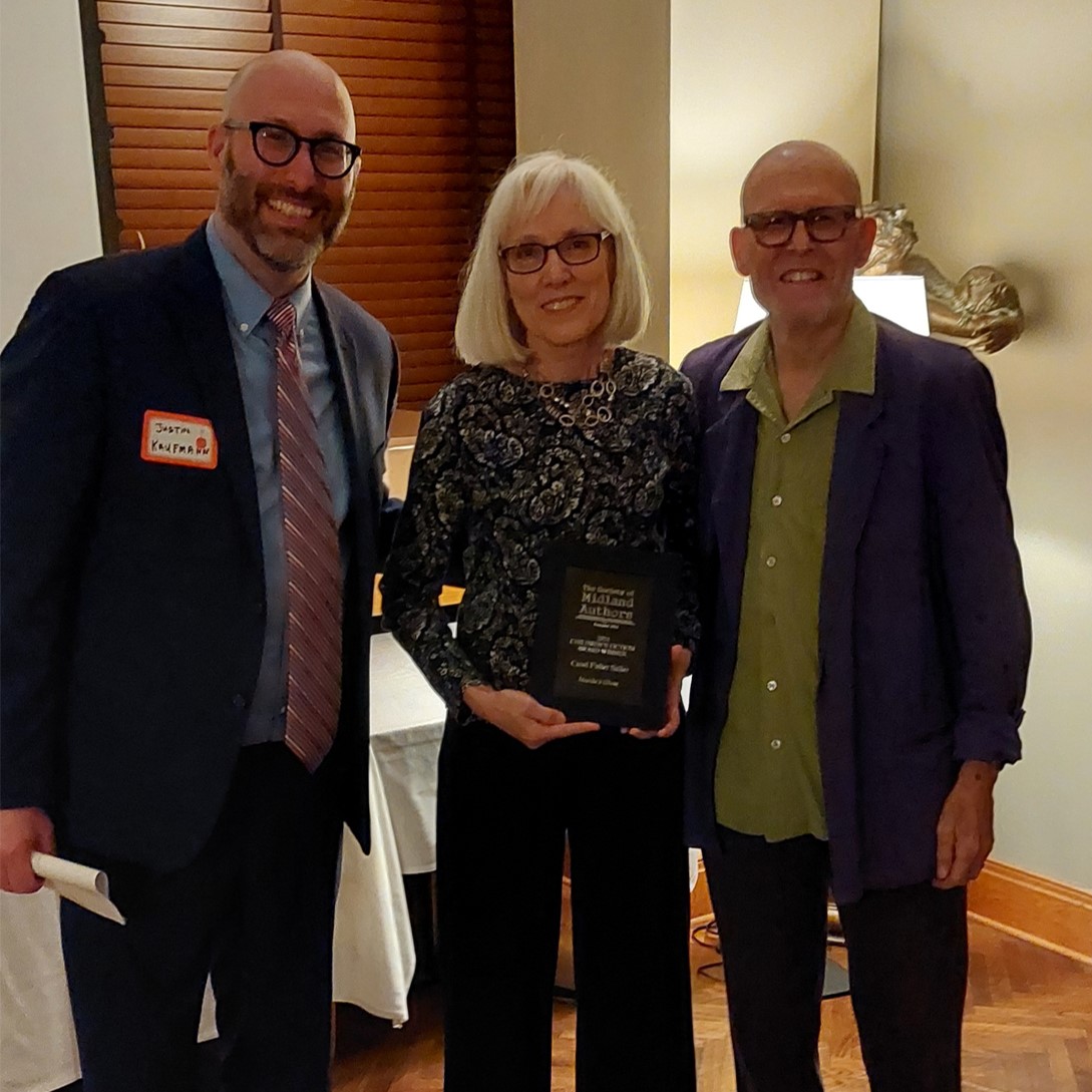 SubvCopyEd's tweet image. I&apos;m delighted and honored to receive the Society of Midland Authors Award for Children&apos;s Fiction for my middle-grade novel Maddie&apos;s Ghost! Here with
@JustinKaufmann and author W. Nikola-Lisa.
@midlandauthors
