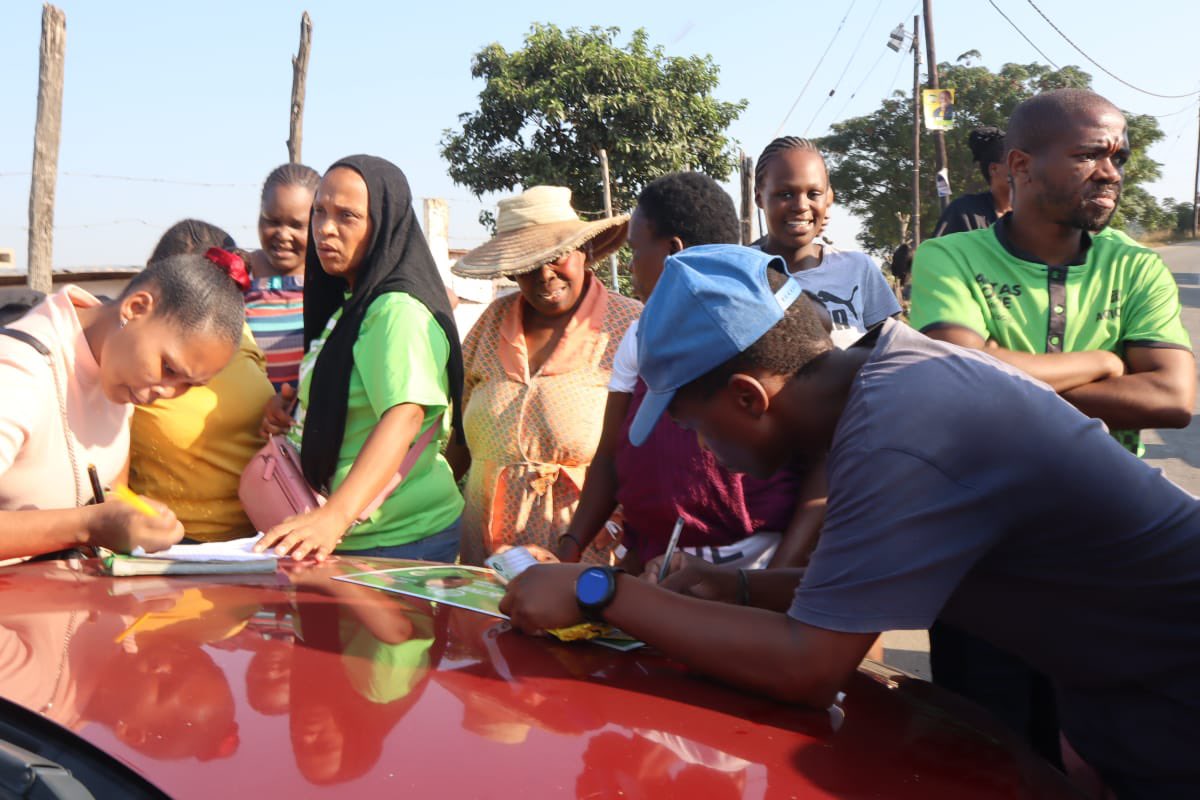 ActionSA_KZN's tweet image. ActionSA is in full force in KwaMashu where KZN Premier Candidate Zwakele Mncwango and Lerato Ngobeni member of #TeamFixSA for Home Affairs are launching the #Spaza4Locals drive!! 💚🇿🇦