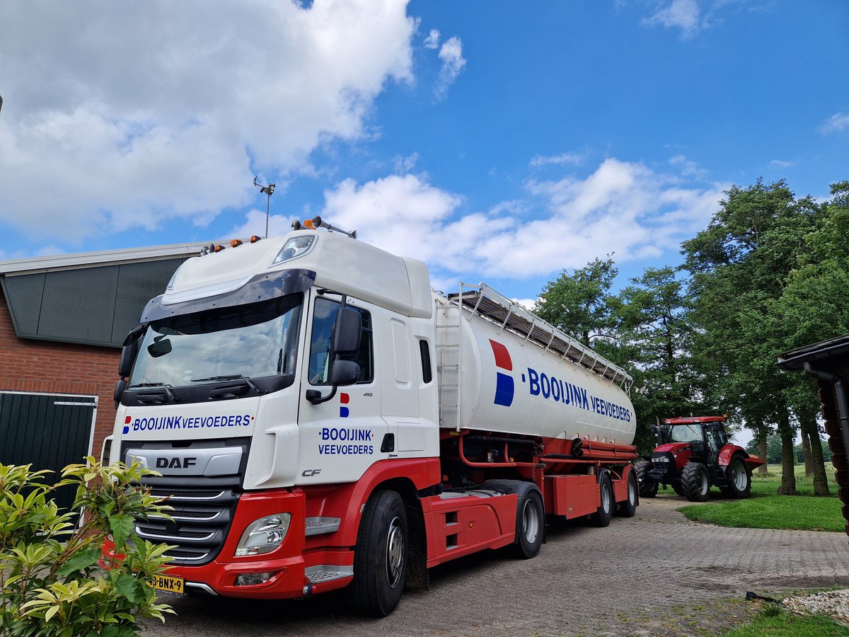 gerritwermink's tweet image. Chauffeur van @Booijinkveevoed 68 jaar, gepensioneerd maar vooral gepassioneerd van het vak als chauffeur en dusdanig nog minstens 2 dagen per week op de auto. Samen koffiedrinken en de tas vol verhalen leeggestort met zakelijk en privéverhalen. Kortom het leven😃