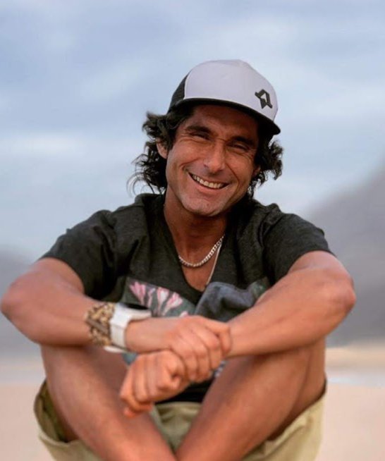 PupaBeaumont's tweet photo. Me van a perdonar pero a mí sí me gustan los programas tv de viajes porque conozco otras culturas y paisajes que de otro modo no lo haría.

Entonces lo del guía español Toni Espadas y lo del chileno Claudio Iturra si me da pena. Porque se pierden personas que nos entregan tanto. https://t.co/6D2YwicyaN