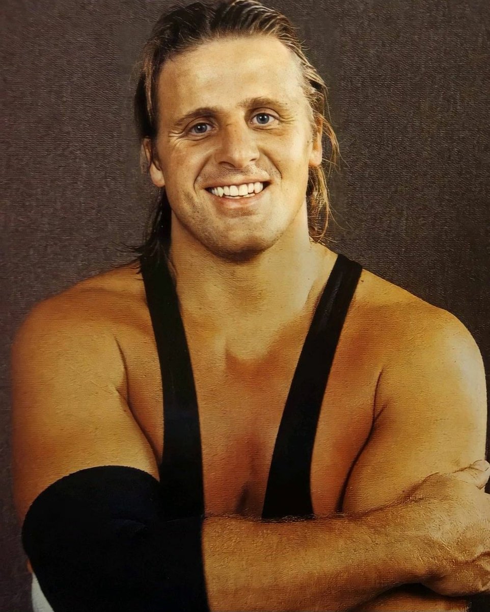 Remembering Owen Hart, who passed away 25 years ago today 🙏🏻
