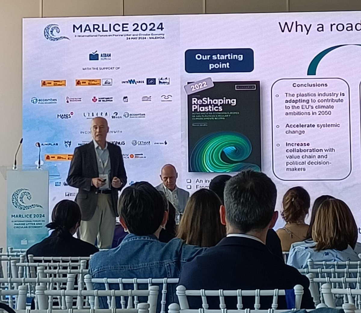 PlasticsEuropES's tweet image. ¡Seguimos en #Marlice2024! Hoy, Juan Ruiz ha destacado los motivos de por qué #PlasticsTransitionRoadmap es nuestra estrella polar en la transición de la industria y sus palancas clave para 2050 👇

🔄Hacer que los plásticos sean circulares
💨Contribuir a que las emisiones sean…