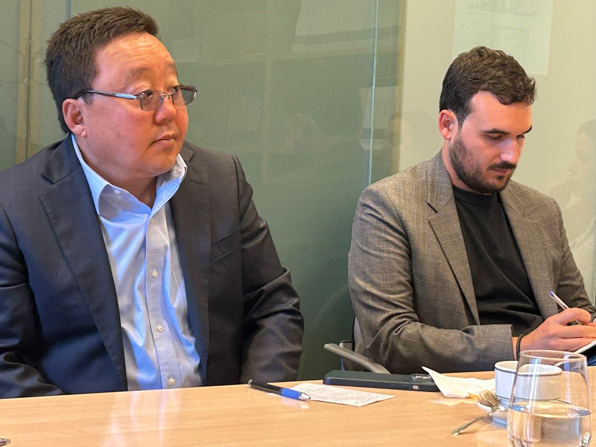 Club de Madrid staff explained to <a href="/elbegdorj/">Mongol Tsakhia ELBEGDORJ</a> the projects we are working on and in which the President can collaborate or get involved.

President <a href="/elbegdorj/">Mongol Tsakhia ELBEGDORJ</a> also shared his concerns with our team, with special emphasis on the state of democracy in his country.