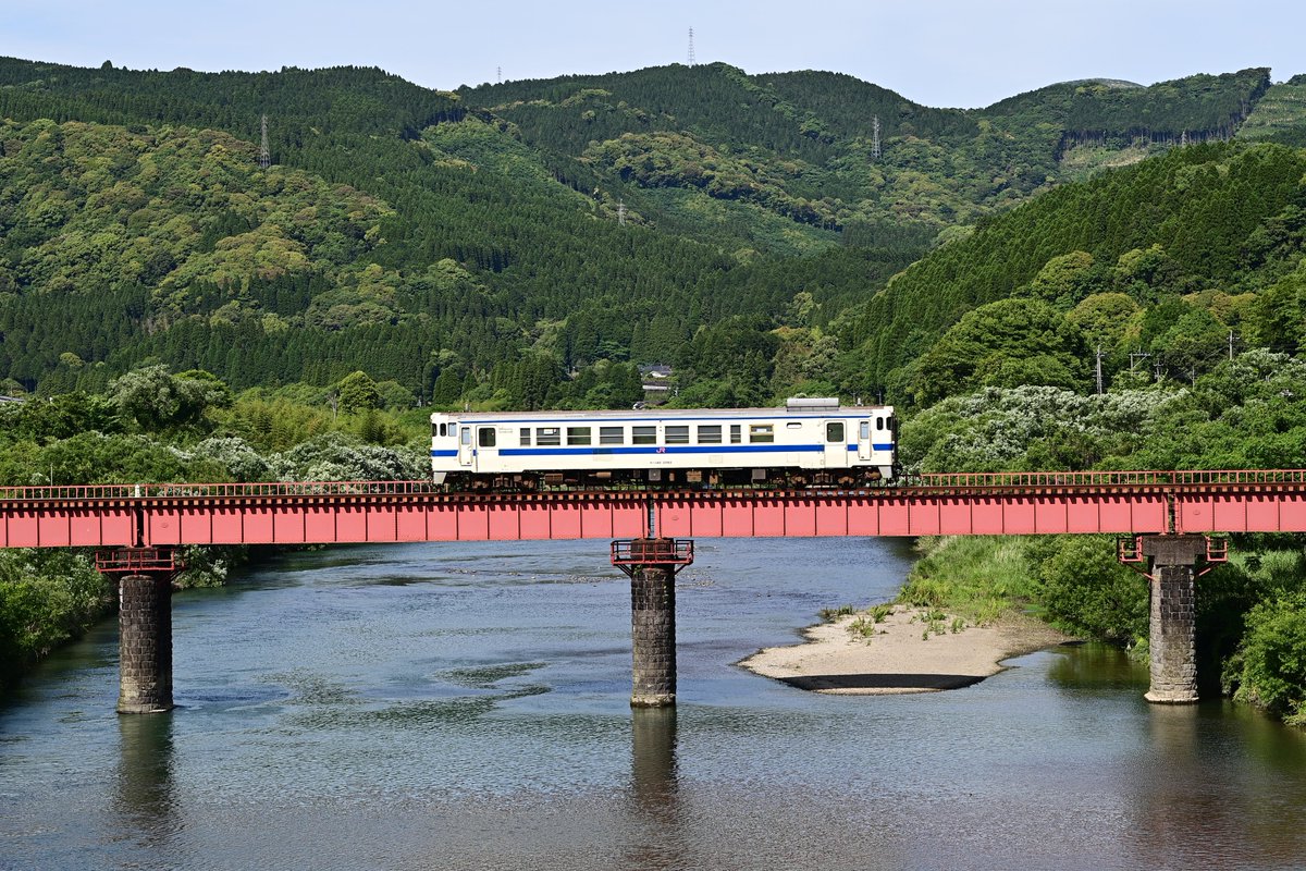 鳥刺し買いに行ったらたまたま通過時間10分前で川内川でついで鉄。