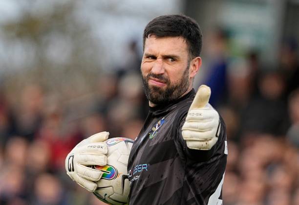 SuttonUtd_arg's tweet photo. Steve Arnold se queda. 👍

El experimentado portero de 34 años, prorrogo su contrato con el Sutton United por una temporada más.

#suttonunited https://t.co/jwdGhdTBBK