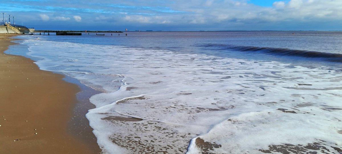 Brucemartin3's tweet photo. @kerriegosneyTV @itvcalendar ....and then the sun came out at Cleethorpes ππ Please feel free to share the photos #weatherpic https://t.co/OzNouA2y7b