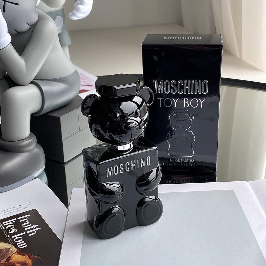 เปิดแบ่งขาย Moschino Toy Boy  
ขวดคาวาอี้แต่กลิ่นแสนแพง พี่เขาหอมกุหลาบออกควันๆให้ลุคผู้ดีจนงงกะแพคเกจ แต่มันเลิศตรงที่กุหลาบสโม๊คกี้ตัวนี้มีความUnisex
เป็นสาวก็Sexyหวานน้อยแต่นัวร์ 
เป็นชายก็เดาว่าคงนิสัยรวยๆ อบอุ่นแต่ขี้อ่อย
2ml150
5ml255
10ml400
#รีวิวน้ำหอม #น้ำหอมแบ่งขาย