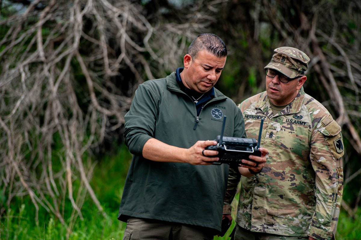 USNationalGuard's tweet photo. While competing in their state’s Best Warrior Competition, @OKGuard Soldiers demonstrated their ability to face an emerging and rapidly growing threat. 

🔗https://t.co/UESfyOzvEg 
📸https://t.co/7PvdTcHFIq https://t.co/DubWG6pswZ