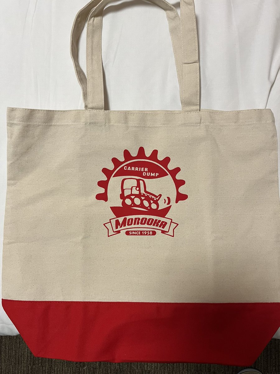 shinwa_construc's tweet image. CSPI2024 おまけ
今日一日会場にいると、たくさんのノベルティを貰った。やはりトートバッグ系が多いが、お気に入りは諸岡のトートバッグ&amp;amp;プリングルスかな🏆
どこだかカロリーメイトをくれたのには驚いた😳

#cspi2024
#DX
#トプコン
#MOROOKA
#CAT