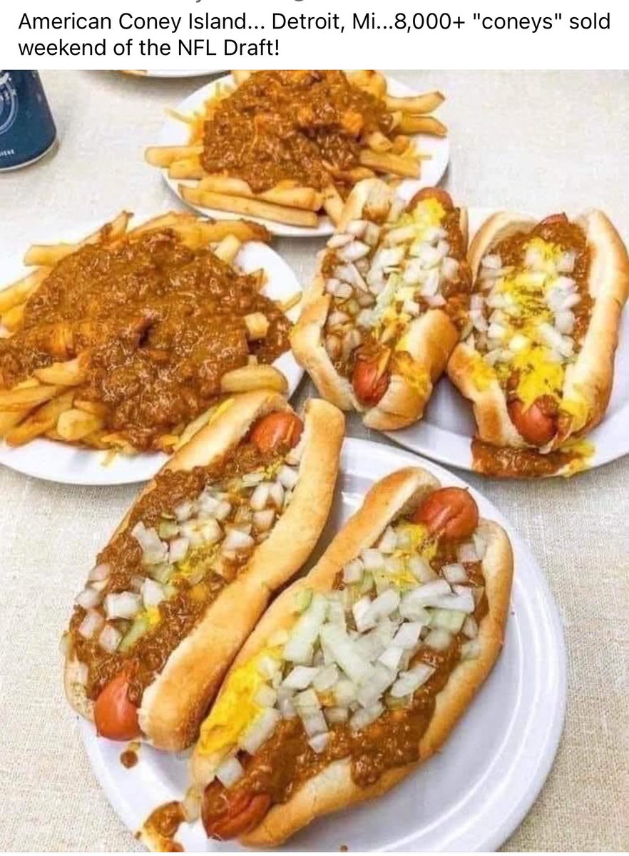 Dear God, I wish I had a Detroit coney dog right now 😋 #detroit #313 #throwbackthursday #tbt #deliciousfood #home 🦋🦋🦋