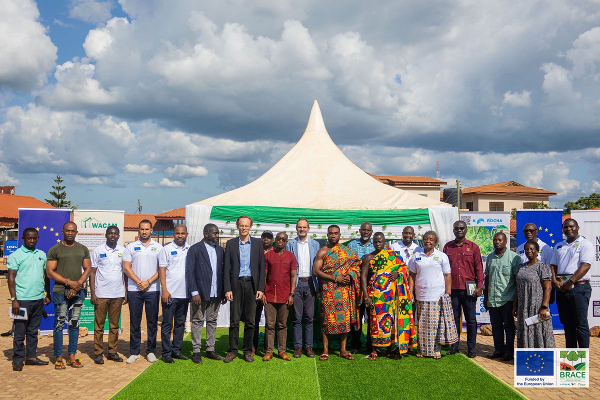 CHRAJGHANA's tweet photo. Mr. Clement Kadogbe, Focal Person on #BHR at @CHRAJGHANA Reps the Commission at the launch of the #BRACEProject, funded by @EUinGHANA. This initiative aims to build resilient and active communities within Ghana's extractive landscapes.🌱
#BRACEProject #EUinGHANA #CHRAJ #BHR https://t.co/NNAaW7R1Jh
