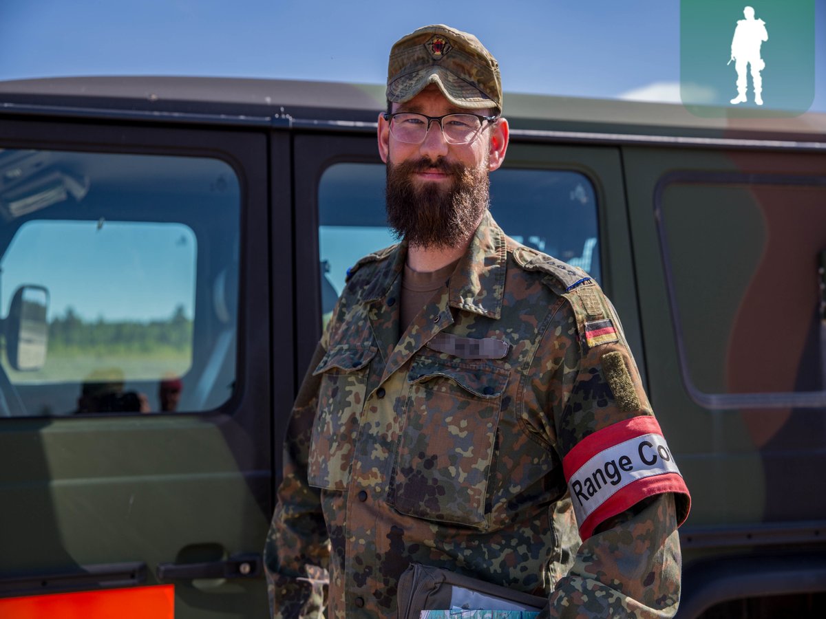 Hauptmann Marc H. ist bei der #eFP-Battlegroup in Litauen als leitender Schießsicherheitsoffizier für die #BundeswehrimEinsatz. Er leistet einen entscheidenden Beitrag für die Sicherheit auf dem Truppenübungsplatz der multinationalen Battlegroup. Mehr: bundeswehr.de/de/einsaetze-b…