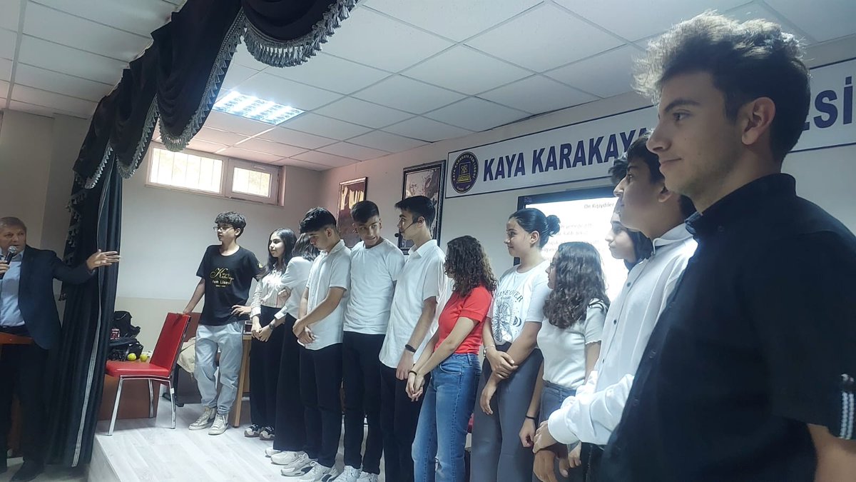 KayaKarakayaFen's tweet photo. Agatha Christie 'nin On Kişiydiler  eserinden uyarlanan tiyatro oyununu okulumuz öğrencilerine sergileyen ve ekipte yer alan 9B sınıfı öğrencilerimizi  tebrik ederiz. #KKFL

@elazigmem
@mehmetyigitmem https://t.co/9rvQqe44qk