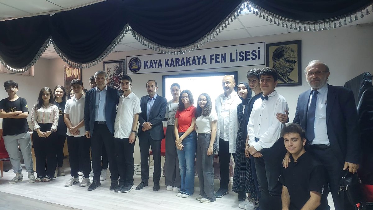 KayaKarakayaFen's tweet photo. Agatha Christie 'nin On Kişiydiler  eserinden uyarlanan tiyatro oyununu okulumuz öğrencilerine sergileyen ve ekipte yer alan 9B sınıfı öğrencilerimizi  tebrik ederiz. #KKFL

@elazigmem
@mehmetyigitmem https://t.co/9rvQqe44qk