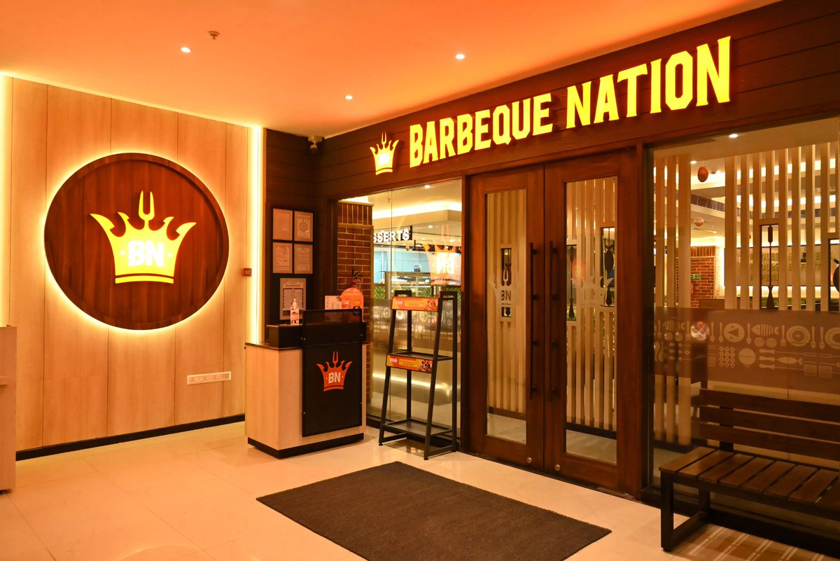 #BarbequeNation declares its #Q4Results today

Total Income- ₹298 cr Vs ₹280.2 cr (YoY) 🔺6.4% 

EBITDA- ₹54.7 cr Vs ₹39.9 cr (YoY) 🔺37.1%

PAT- Loss of ₹1 cr Vs loss of ₹11.8 cr (YoY) 🔻Loss reduced

Margin at 18.4% vs 14.2% (YoY)🔺 
#Reliance
#stockmarketअभ्यास 
#RVNL