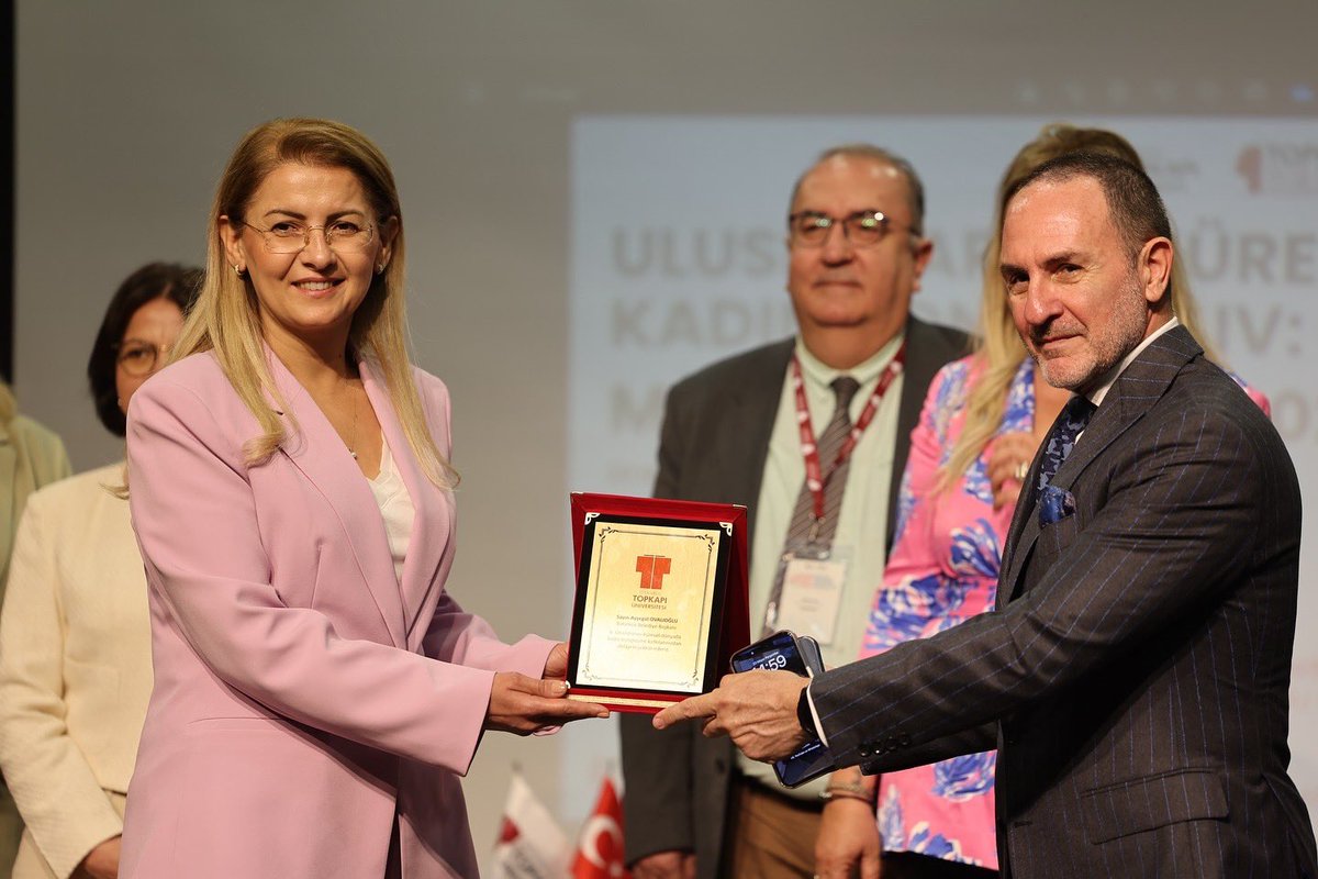 İstanbul Topkapı Üniversitesi’nin düzenlediği ”Yerel Yönetimlere Kadınların Katılımı ve Eşitliği” paneline CHP Kadın Kolları Genel Başkanımız Aylin Nazlıaka, İl Başkanımız Özgür Çelik ve Maltepe Belediye Başkanımız Esin Köymen ile birlikte katıldık. Bu keyifli panel için emeği