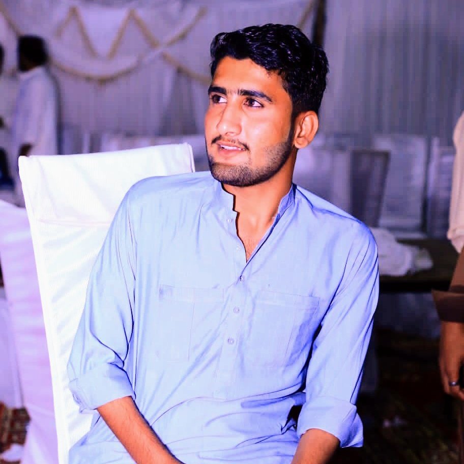#NewProfilePic
رات آهي اماس
روح آهي اداس
آهي ڏاڍي پياس
هل تہ ڪنهن مئڪدي ۾ هلون

نفرتن جو نگر
بند مسجد جو در
ڇو ٿيون دربدر
هل تہ ڪنهن مئڪدي ۾ هلون
ڪيئن ٽڙندو ڪنول
يار آهي رٺل
ڪير ڳائي غزل
هل تہ ڪنهن مئڪدي ۾ هلون

وقت گذري نہ ٿو
يار وسري نہ ٿو
چنڊ نڪري نہ ٿو
هل تہ ڪنهن مئڪدي ۾ هلون