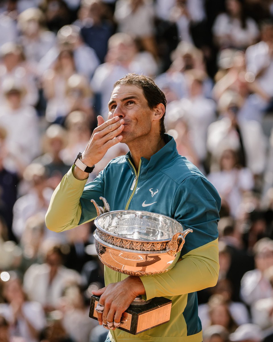 #rolandgarros 
رافاييل نادال يعود لباريس ولبطولته المفضلة كل التوفيق 🤲🏻🔥

La leyenda y el campeón Roland Garros regresan 14 veces, ven a 15 Rafa
Vamooos !!