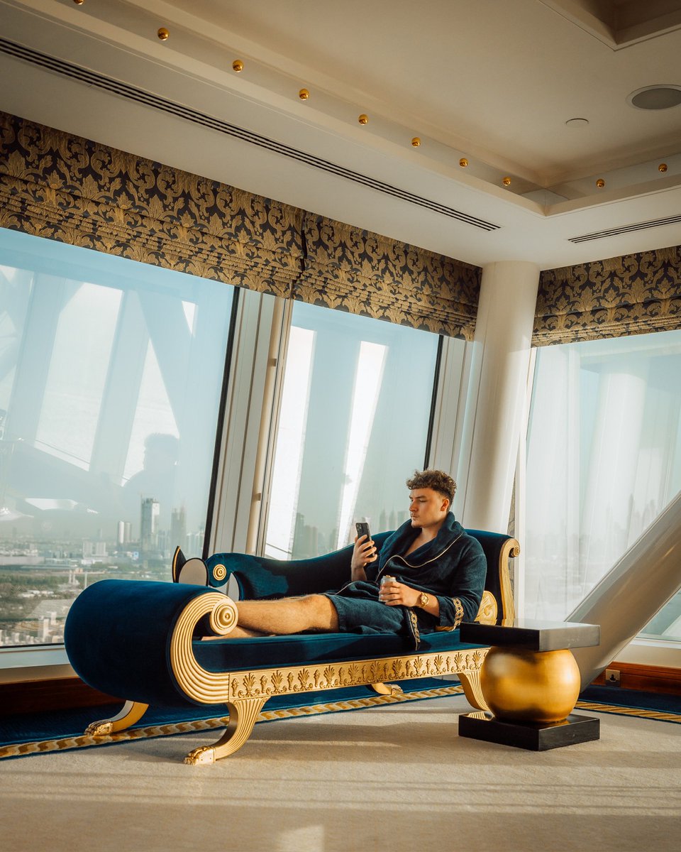 MrOFMoney's tweet photo. POV: You are a 21 Year Old Millionaire https://t.co/mOW19KLgBH
