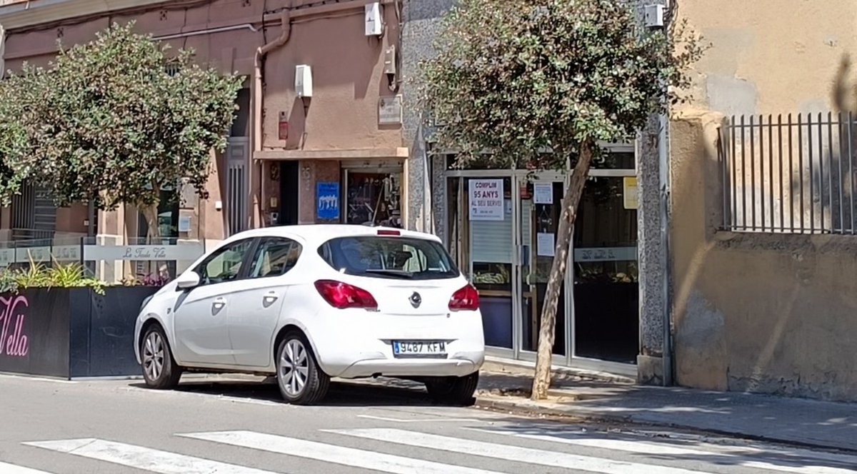 Ajuntament ha retirat rètol de restricció de circulació vehicles a c. Rafael Casanova 
No ens alegra notícia però com ja sabem el veïnat aqst senyal no servia per res.
Seguirem sortejant camions i cotxes!
#SantaColoma #Gramenet #SalvemBarriAnticGramenet
📷 gener 2023 i maig 2024