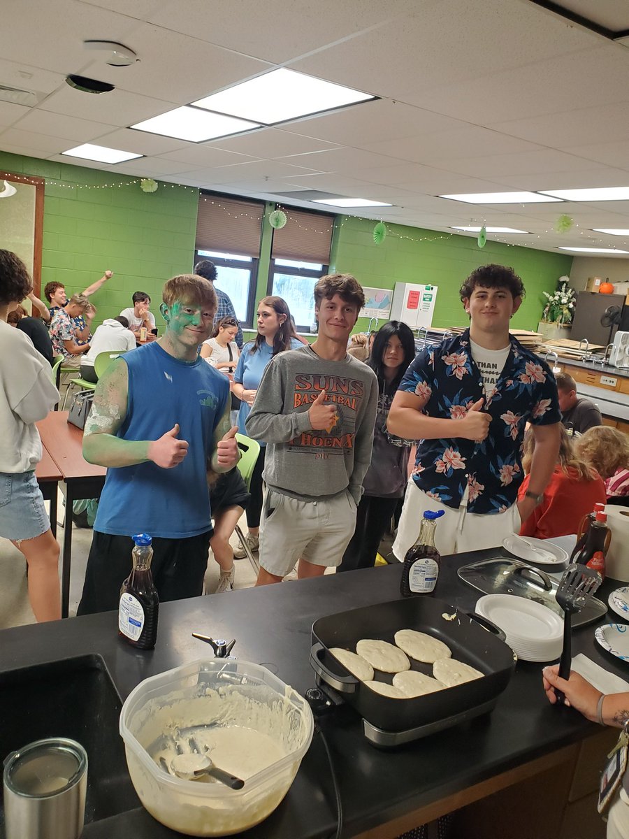 Annual end-of-the year pancake breakfast for #chemistry students. Another great year in the books! #vikingsLEAD <a href="/Ms_April_Adkins/">Rowan Academy</a>
