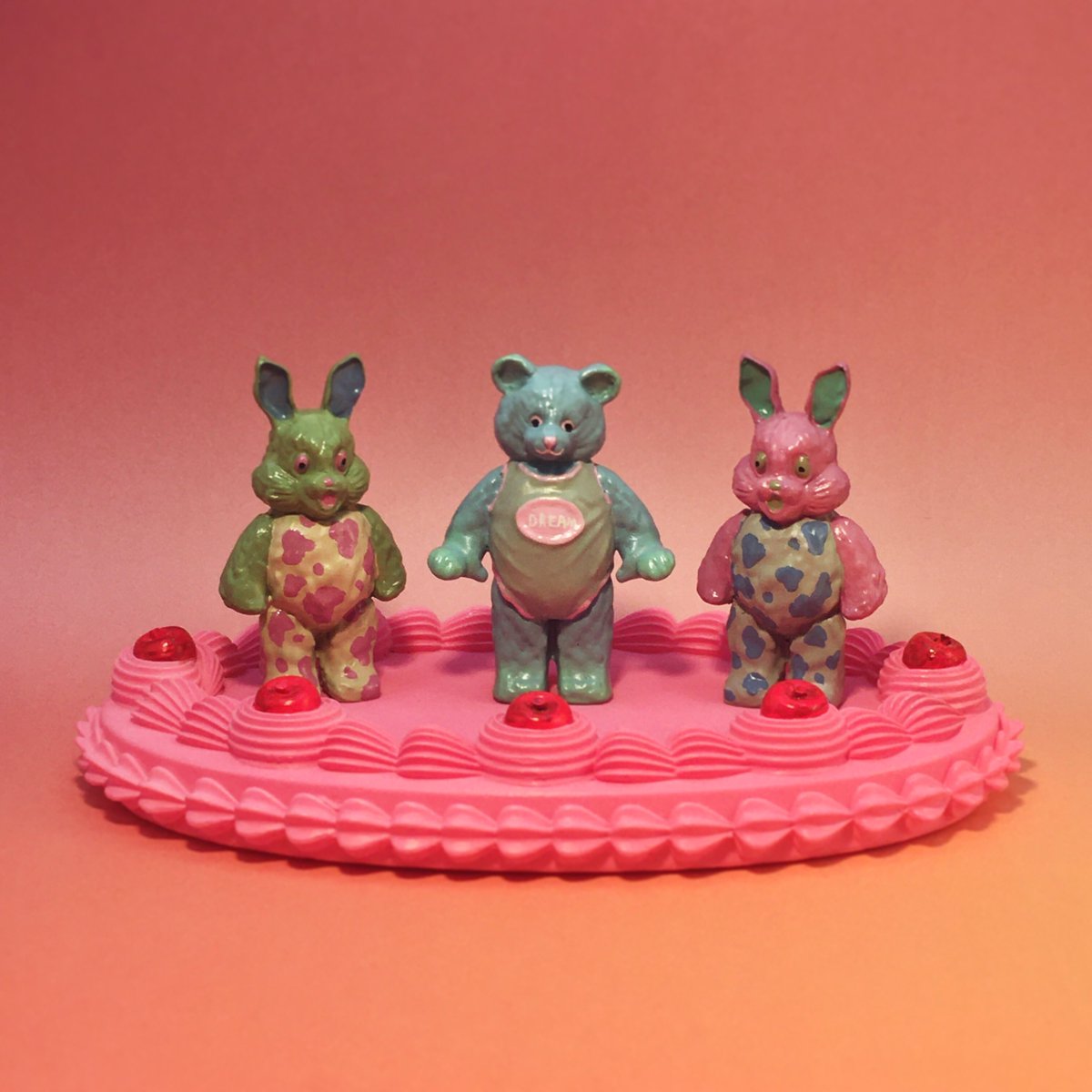 ケーキの上の住人🎂