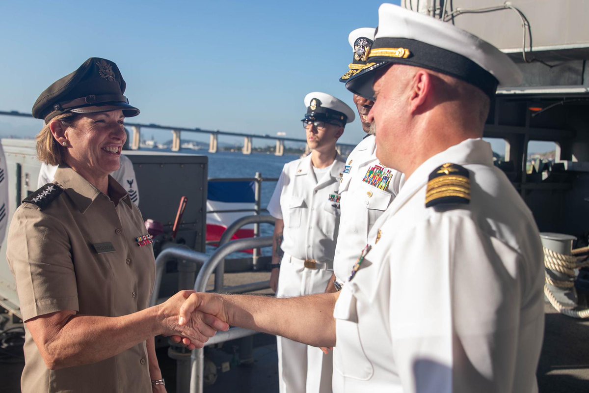 Celebrating 200 years of 🇺🇸-🇧🇷relations: Yesterday in Brazil, #SOUTHCOM's Gen. Laura Richardson & @USAmbBR joined Brazilian gov’t & @DefesaGovBr leaders on USS George Washington to celebrate the bicentennial of Brazil-U.S. diplomatic relations. @USNavy @EmbaixadaEUA @WHAAsstSecty