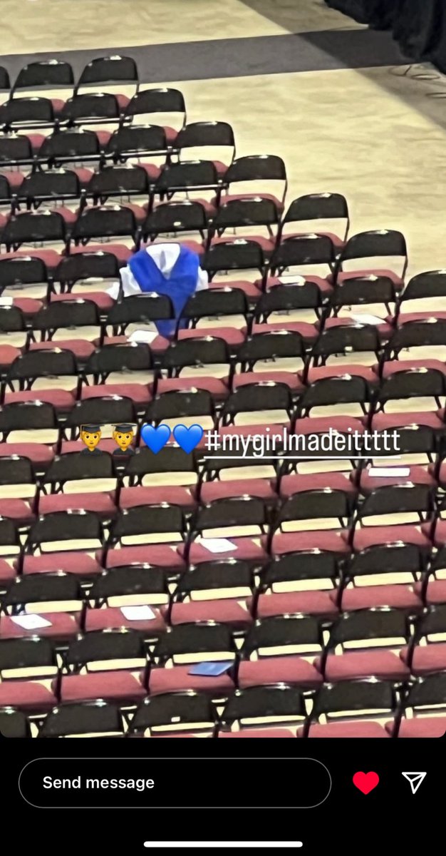 kamyraaK's tweet photo. &amp; i told yall dumb asses she was graduating REGARDLESS 🤣🤞🏽💝LONGLIVEMYBBYYYY https://t.co/BYYo0iYLnF