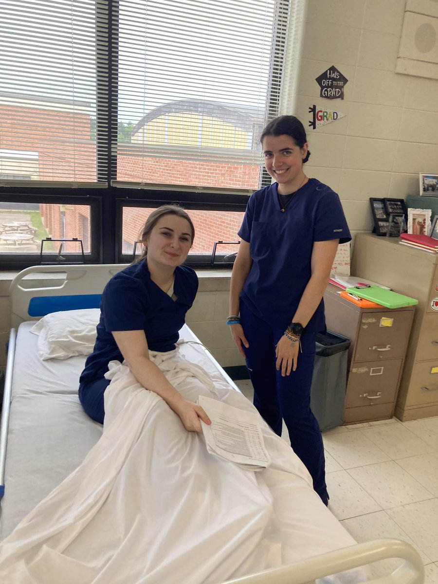 coventrycareer's tweet photo. Health Careers 3 Ss are practicing Bed and Bath skills today prepping for the CNA exam 👍@CoventryOakers @coventryschools https://t.co/UM6QWSGdhl