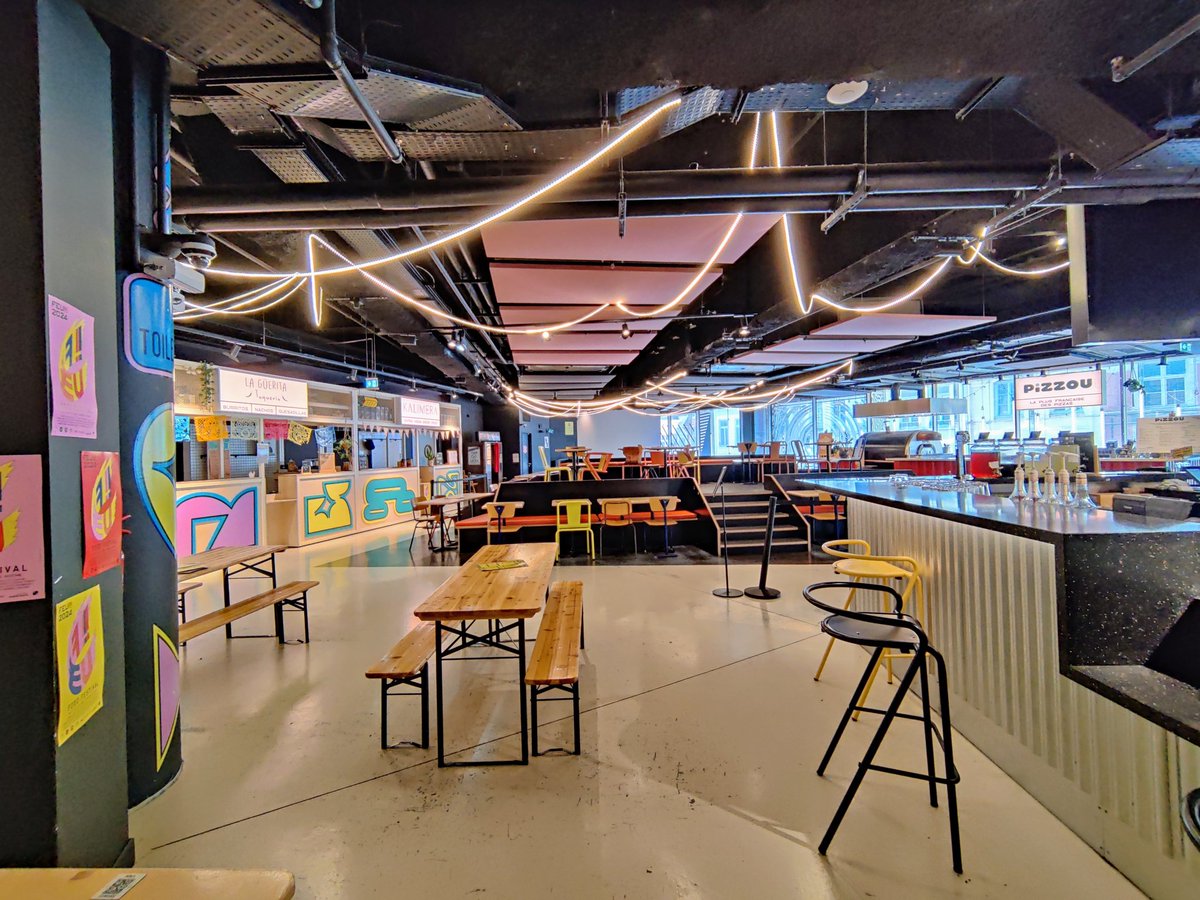 Préparation de la soirée du <a href="/DevfestLille/">DevLille</a> en cours 😀 Pour info cette soirée aura lieu le jeudi 6 juin à Grand Scène, à Lille et toutes les personnes participant à la conférence sont invitées. Buffet et boissons inclus. Plein d'animations prévues... ça va être top !! 🪄🎤🎶📸