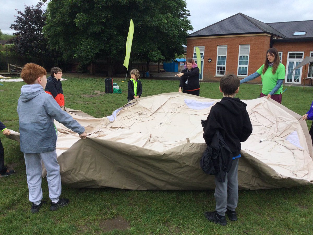 ThamesideSch's tweet photo. Fantastic teamwork shown by Year 4 to put up our tents this morning. ⛺️⛺️⛺️⛺️⛺️⛺️#lionstps  #leopardstps #belongingtps https://t.co/ZzWuo27RSw