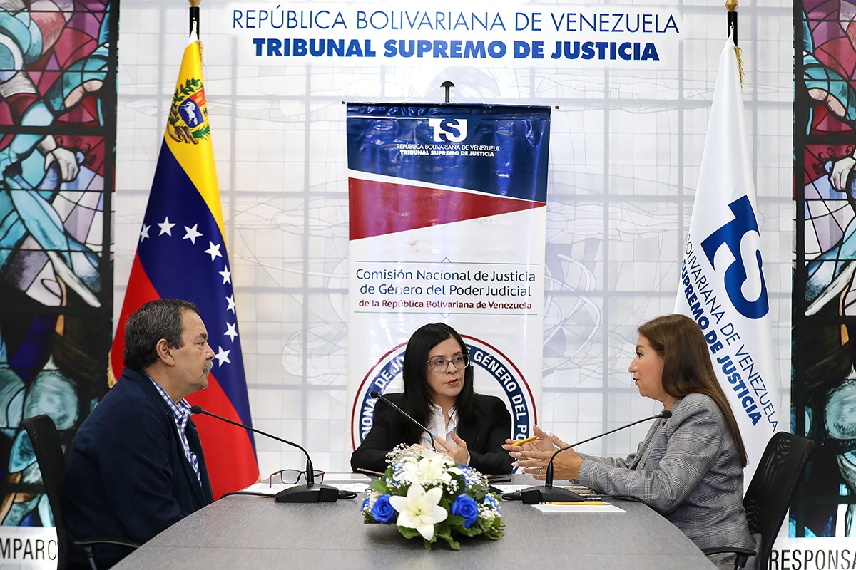 TSJ_Venezuela's tweet photo. TSJ realiza reunión ordinaria para la defensa de los derechos de las mujeres, niñas y adolescentes del país https://t.co/iRPb89pJaE

#TSJ https://t.co/iuE2hw4Mgj