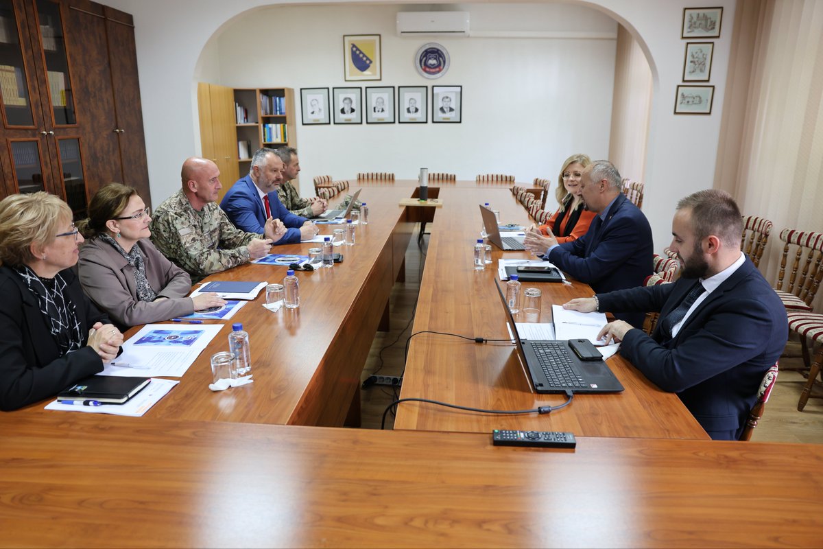fcjcss's tweet photo. Sa zadovoljstvom vas obavještavamo da je danas, 23. maja 2024. godine, održana posjeta i radni sastanak delegacije Ministarstva odbrane Bosne i Hercegovine i Centra za obuku operacija podrške miru (#PSOTC) sa Fakultetom za kriminalistiku, kriminologiju i sigurnosne studije. https://t.co/GUL5rdGdII