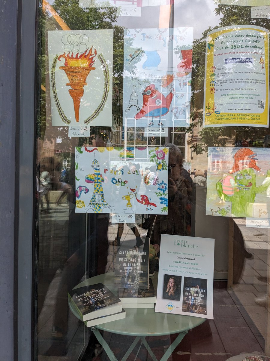 ClaraMarchaud's tweet photo. En restant sur le thème du sport (#sanstransition), j'arrive à la librairie Encre Blanche de Pessac en même temps que la flamme olympique pour présenter mon livre. Je n'attends pas autant de monde à 18h30 mais venez nombreux ! #ukraine https://t.co/HyZoJg8EBF